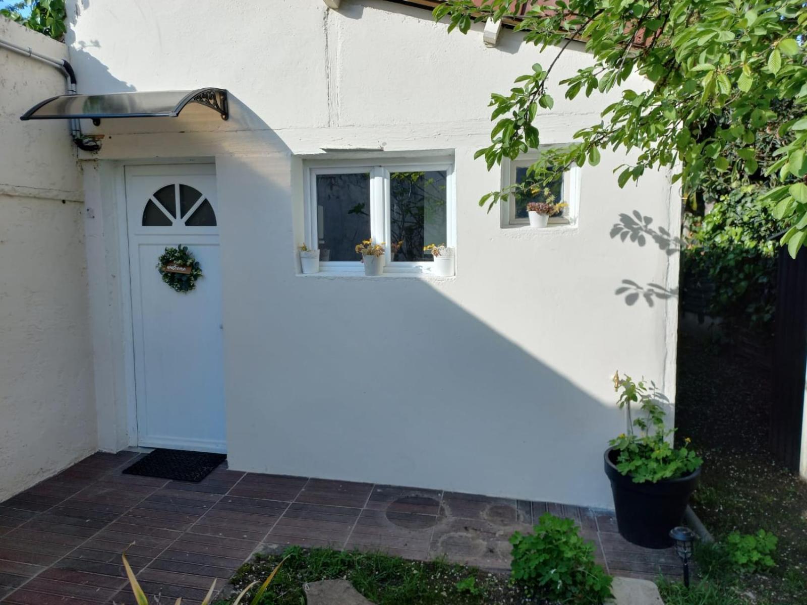 Maisonnette Au Calme Gennevilliers Exterior photo